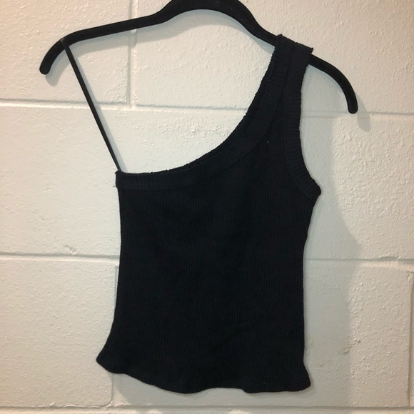 NWT Urban Outfitters Black One Shoulder Crop Top Size Medium - Picture 2 of 6